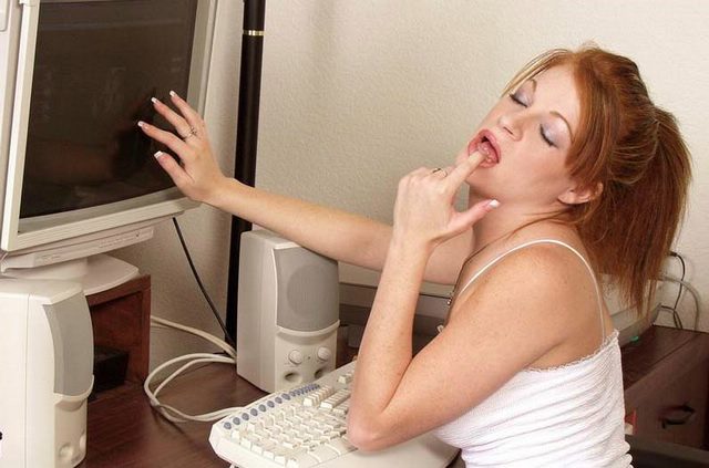 Sexsa Скрытая камера - Мастурбация в офисе под столом - смотреть видео онлайн